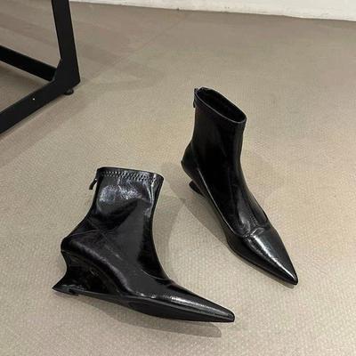 Pointed Toe Booties Autumn and Winter New French Retro 2025 Fashion European and American Style Versatile Niche Skinny Boots
