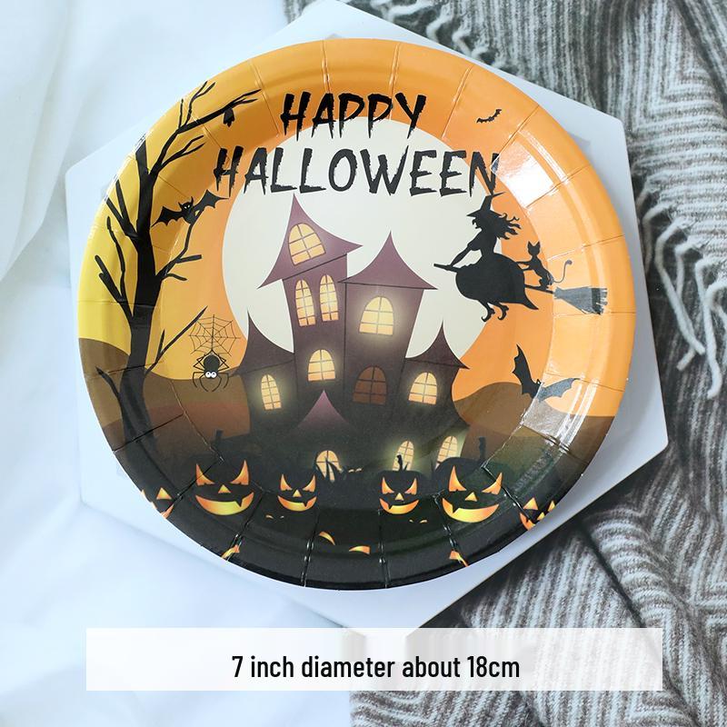 Zestaw zastawy stołowej na imprezę tematyczną Halloween: Obrus dyniowy, Talerzyki i kubki jednorazowe