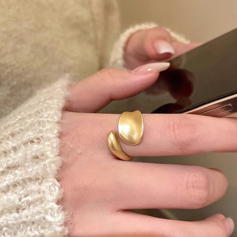 Female Niche Unique Irregular Ring золотой