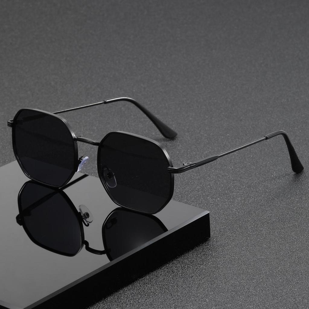 Men's Trendy Blue Polarized Sunglasses - Polygonal Metal Frames for Driving and Beach Travel