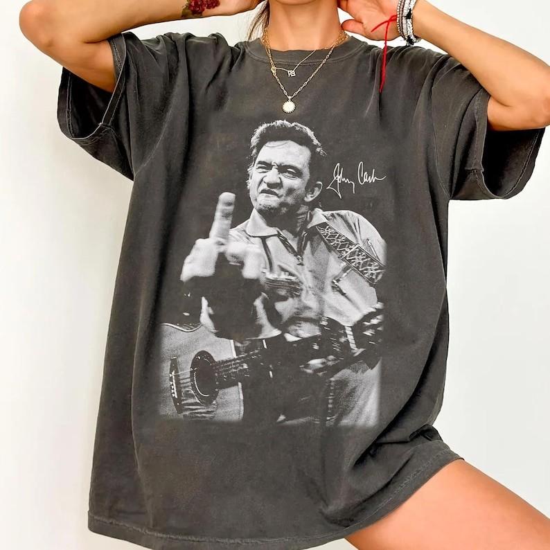 

Johnny Cash Middle Finger TShirt Charcoal Short Sleeve tee Remake NH25123 Unisex T-Shirt M