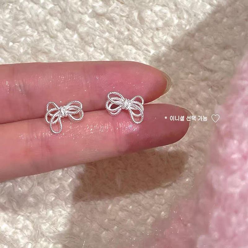 Raising Ear Holes, Small Stud Earrings for Women, Simple, Sweet, Small and Fresh Earrings, Niche Design, Versatile Earrings