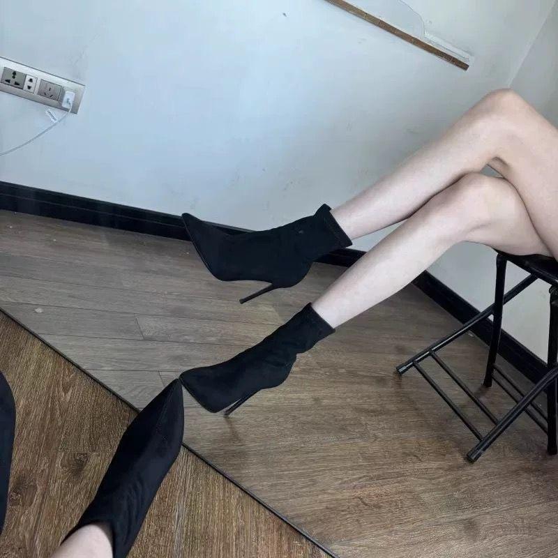 Mode Campus Skinny Stiefel Kurze Stiefel Damen Spitz Hoher Absatz Saison Skinny Absatz Sockenstiefel Wildleder Koreanische Ausgabe