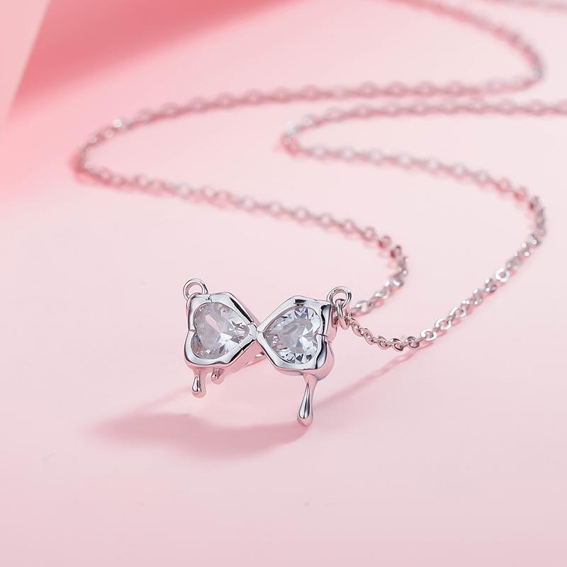 New Trendy Bow Necklace for Female Niche Design, Light Luxury Lava Heart Collarbone Chain, Student Commemorative Gift