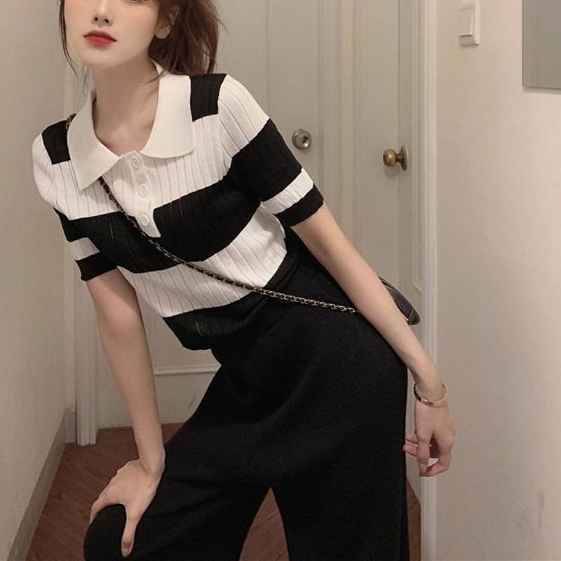 Tricou Tricotat cu Nasturi în Dungi cu Contrast de Culoare la Modă pentru Femei, Scurt, cu Suprapunere Interioară, Guler Polo Clasic, Talie Înaltă, Top Versatil