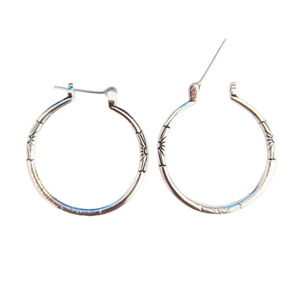 Antique Silver Floral Basket Carved Hollow Round Ear Clip – Retro, Versatile, Ethnic Style Fashion Accessory