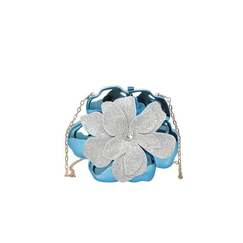 Borsa da sera a pochette con fiore in acrilico per donna con manico a catena e chiusura a lucchetto
