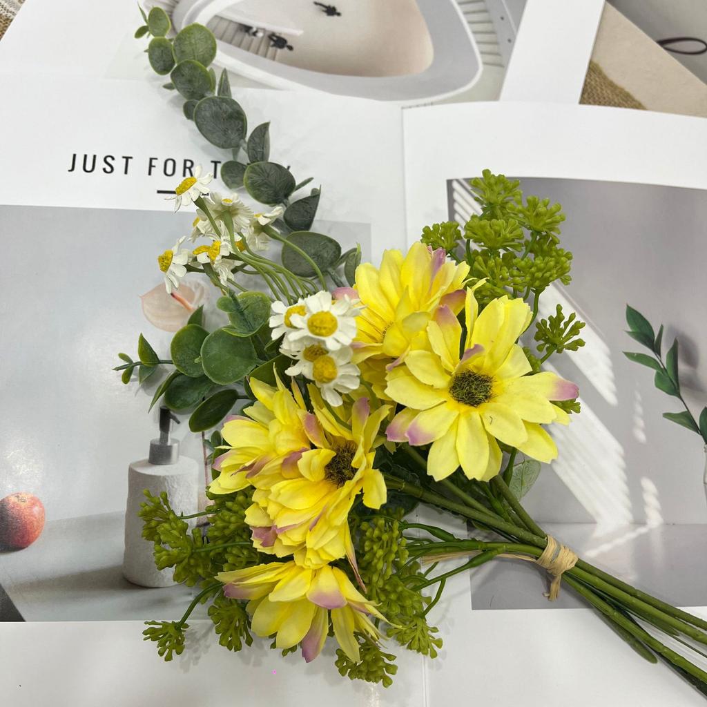 Simulated Daisy Bouquet Bottle Hand Tied Flower Table Bouquet Fake Flowers Bride Holding Flowers Photography Props Silk Flowers