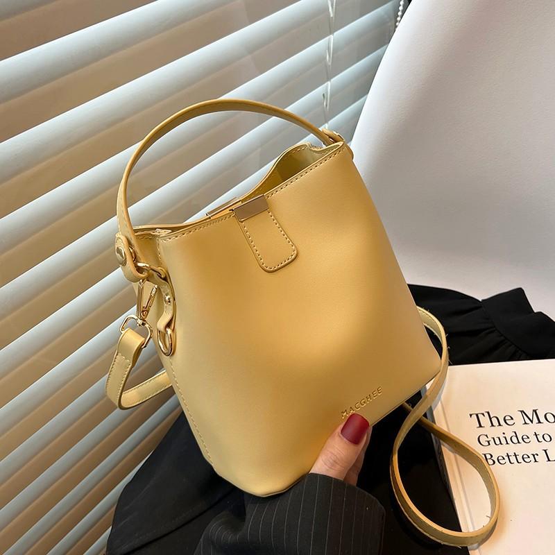 2025 New Small Bag Women's Trendy Versatile Retro Shoulder Messenger Bag Summer Fashion Portable Bucket Bag