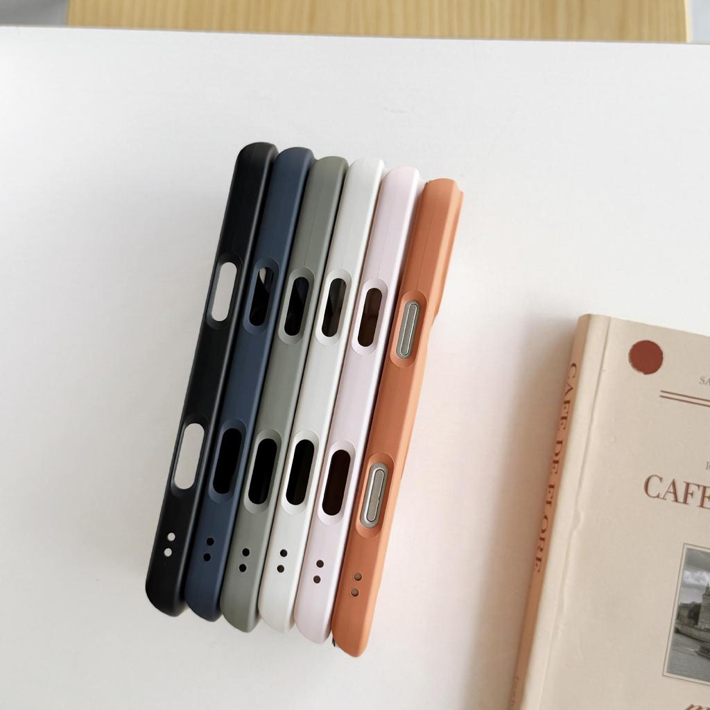 Matowe Magnetyczne Etui Apple 17 Pro Max z Niewidocznym Stojakiem i Uchwytem na Karty do iPhone 16/15/14