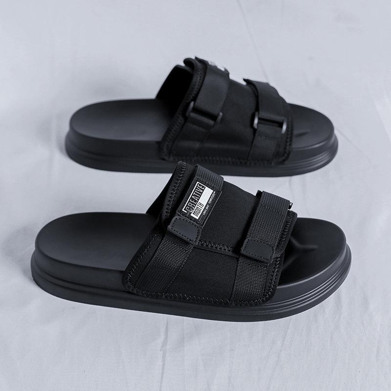 Internet-Promi-Herrenschuhe 2025 Sommer neue Herrenmode Hausschuhe Trend vielseitig rein schwarz Strand Hausschuhe 1505-R