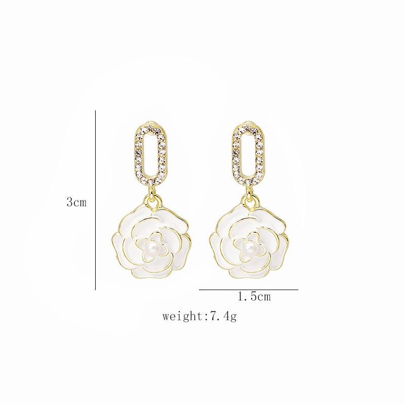 Petites boucles d'oreilles parfumées Ethos en forme de fleur de rose, style rétro, romantique, perle, camélia asymétrique