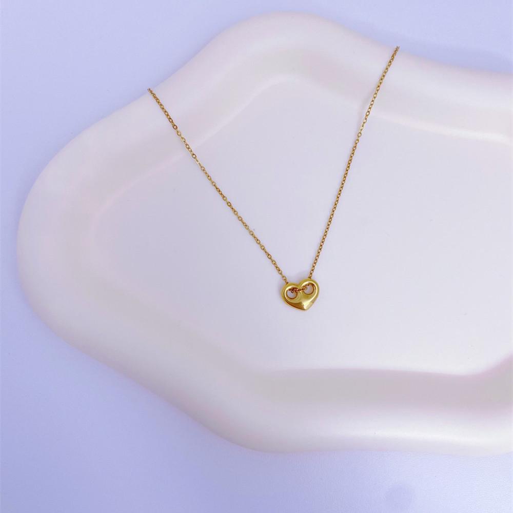 High-End Light Luxury Gold-Plated Titanium Steel Heart Necklace for Women