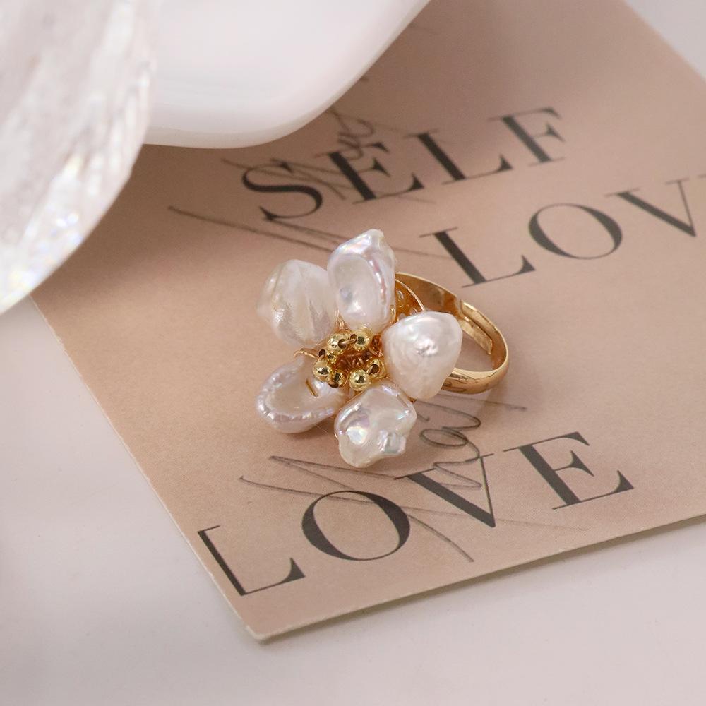 Pearl Ring Niche Retro High-end Flower Light Luxury Niche Ring Cool Style Elegant Accessory