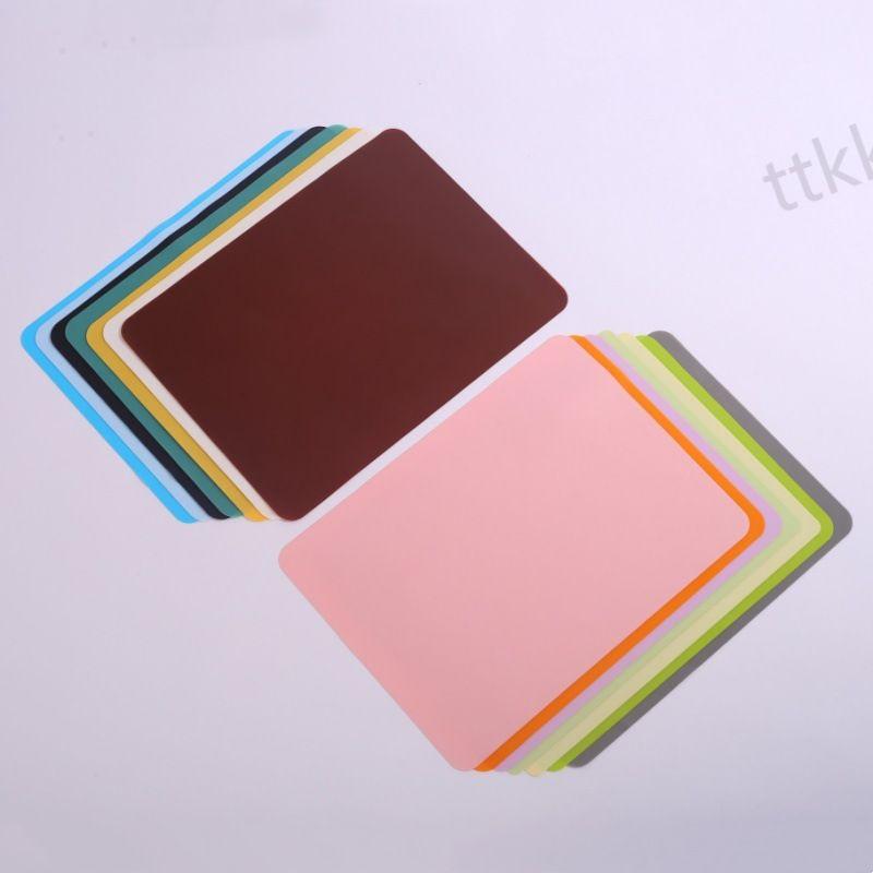 Heat-resistant silicone placemat 40 cm x 30 cm 1 piece.
