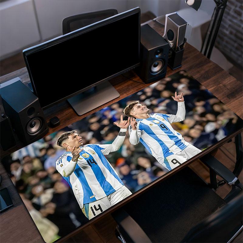 Julian & Enzo Mouse Pad, Large Gaming Desk Mat, Non-slip XXL Mousepad for Laptop & Tablet, Mini PC Playmat with Stitched Edges