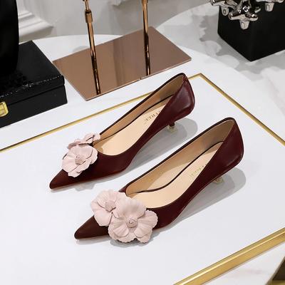 Bankett Frühling und Herbst Süße Schönheit Schuhe Mittlerer Absatz Licht Mund Spitz Farbe Blockiert Blume Einzelne Schuhe