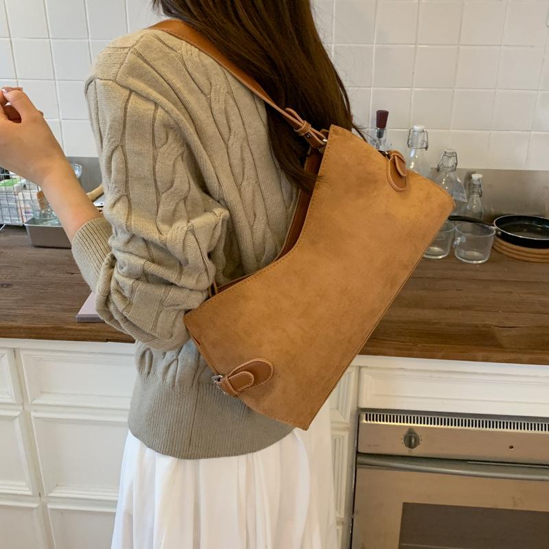 Underarm bag women's 2025 new trendy autumn and winter premium matte retro shoulder bag commuter messenger baguette bag