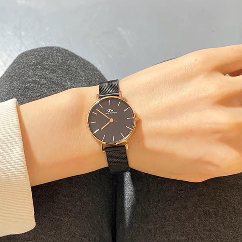 Daniel Wellington Watch Quartz Movement Stainless Steel Strap 28mm Black Dial Women's Watch Versatile Fashion European and American Watch DW00100246