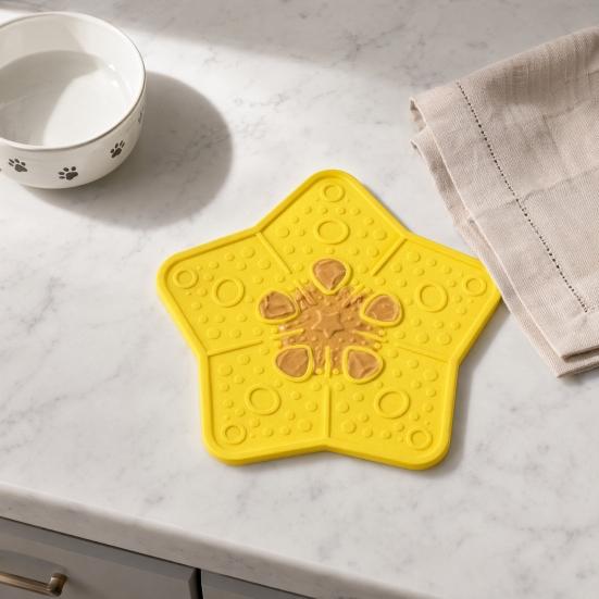 Pet Slow Food Mat with Suction Cups Star Shape Pet Food Tray