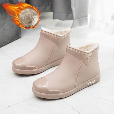 Botas de lluvia cálidas para mujer impermeables zapatos de lluvia botín de tobillo de felpa corta para mujer con pelo galochas para mujer bota de lluvia de goma de invierno