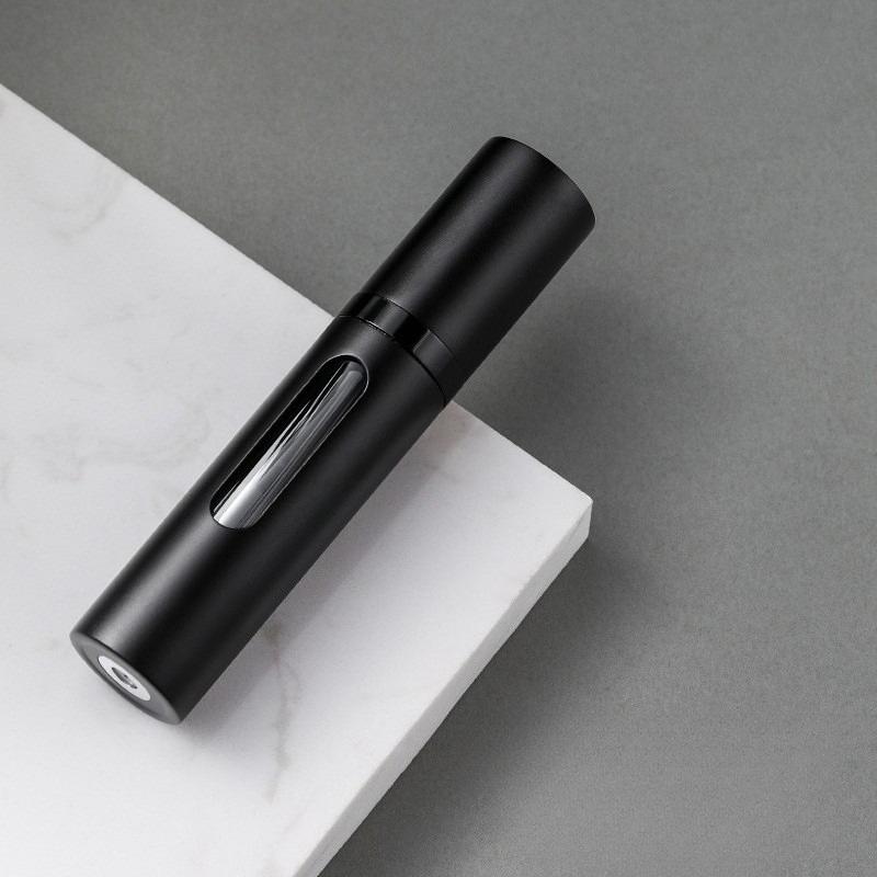 

Портативный флакон-атомайзер для духов с возможностью дозаправки - стеклянный флакон 5 мл с герметичным насосом, пустой контейнер-спрей для распыления аромата чёрный