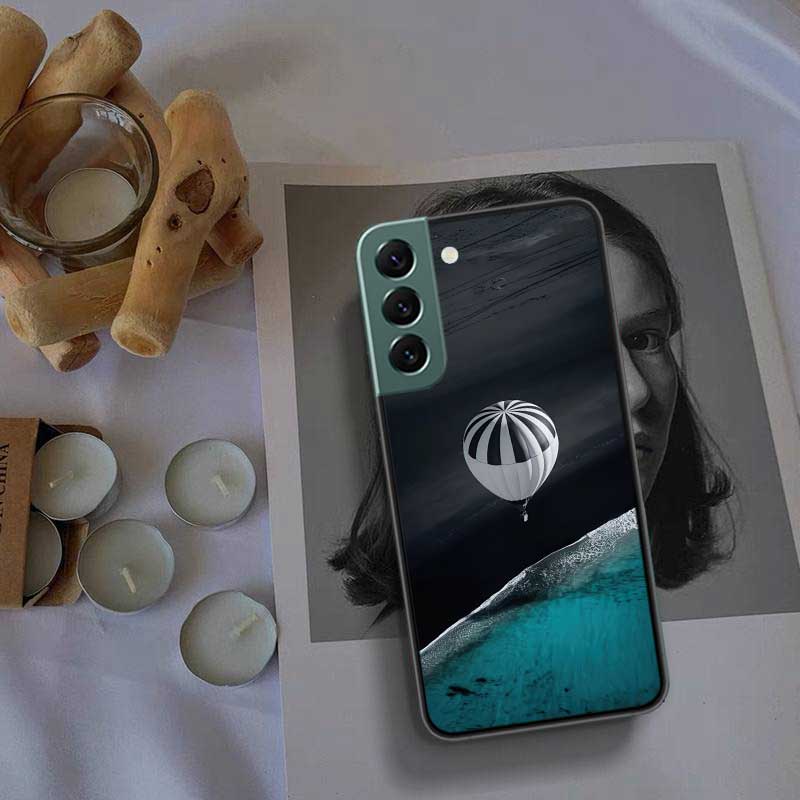 Drifting in a Hot Air Balloon's Serene Embrace Phone Case For Samsung Galaxy S22 S25 Ultra S21 S10 Plus S26 Edge S20 S23 S24 FE
