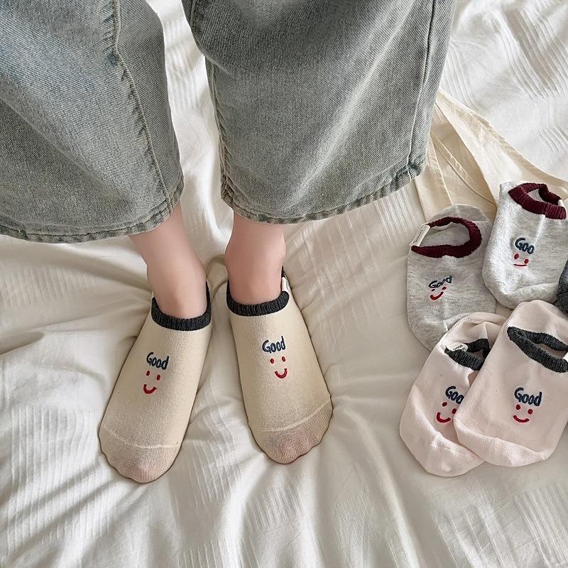 Spring and Summer Thin Women's Socks with Embroidered Letters, Cartoon Smiling Faces, Invisible and Non-dropping Heels