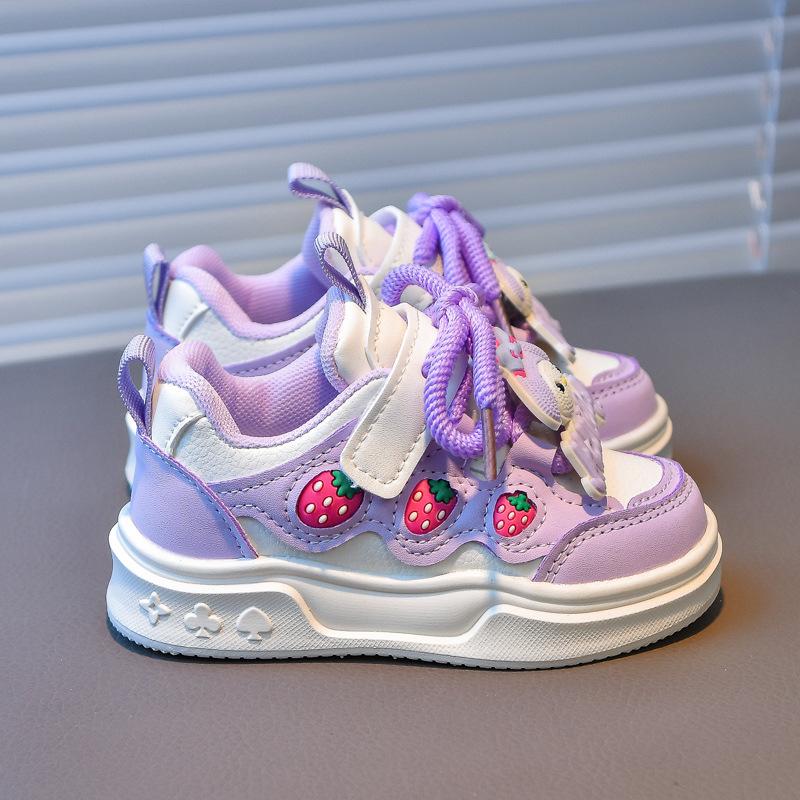 Spring new sports shoes with leather surface, cute strawberry cartoon design, non-slip, ultra-soft girls' sneakers, princess shoes