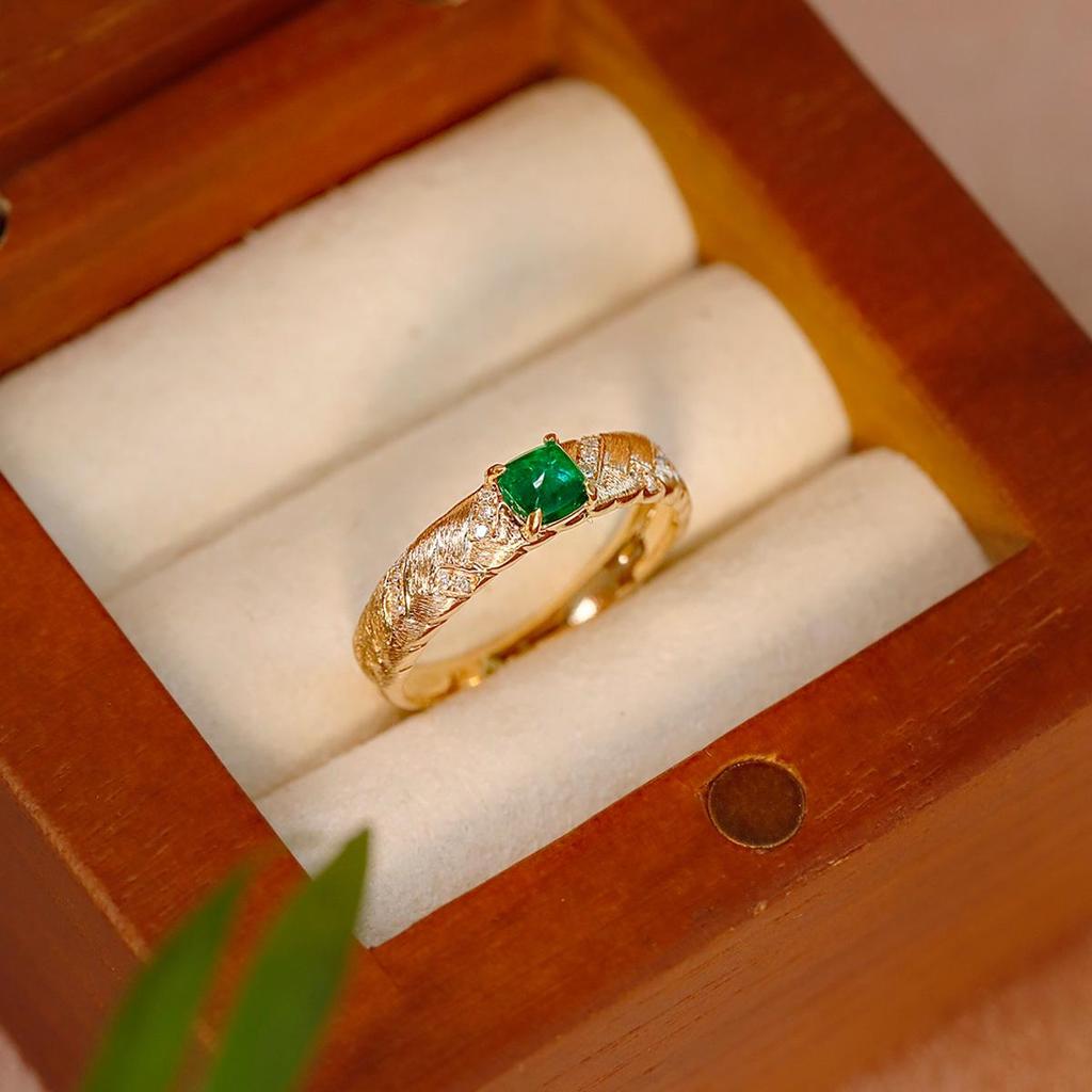 Red Elk Women's Vintage Brushed Emerald Ring in Solid s925 Sterling Silver - Niche High-End Luxury Jewelry.