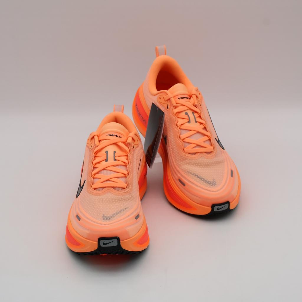 HV8150-801 Nike Vomero Plus Arancione Pulsante Lava Bollente Arancione Totale Nero (Uomini)