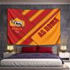Forme diagonali rosse e arancioni con emblema e testo AS ROMA. Arazzo decorato per camera da letto e soggiorno, decorazione per la casa