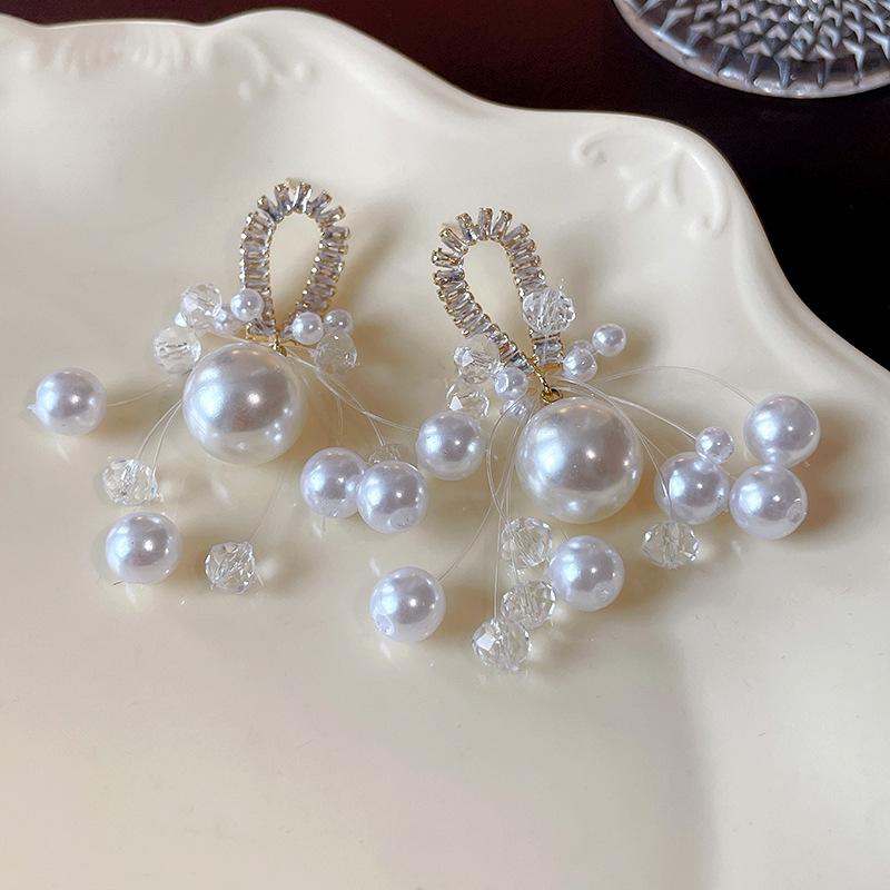 Silver needle zircon water drop artificial pearl earrings, super fairy French temperament fringed earrings, retro light luxury earrings.