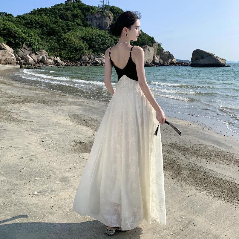 Reisekleidung für das Meer neues chinesisches Latzkleid Damen Inselurlaub Strandkleid Temperament langes Kleid schmaler Rock