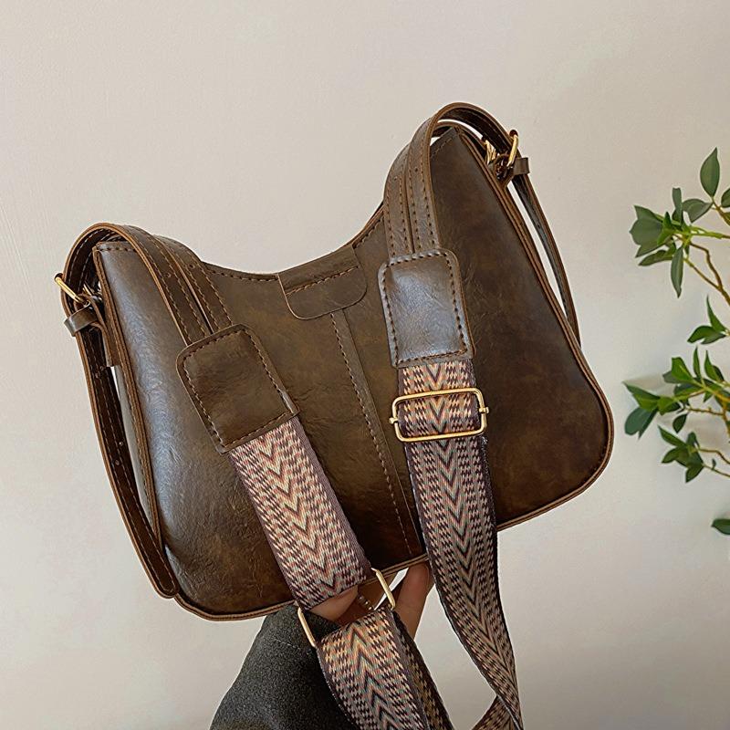 Retro fashion simple temperament wide shoulder strap shoulder bag women's early spring new versatile messenger bag women