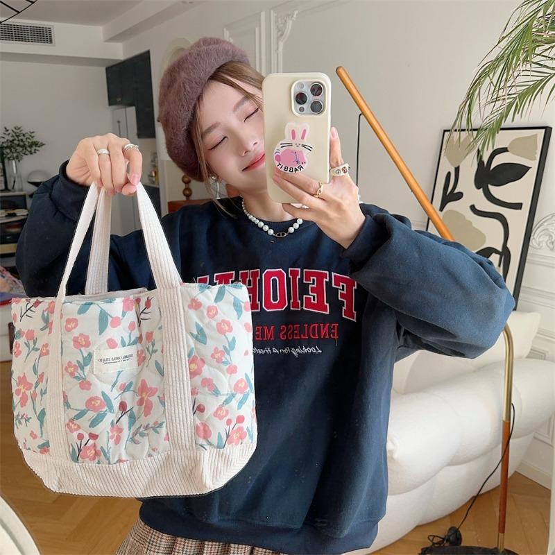 

3 quilted quilted cotton splicing retro flower handbag commuter finishing bag bento bag soft hand bag