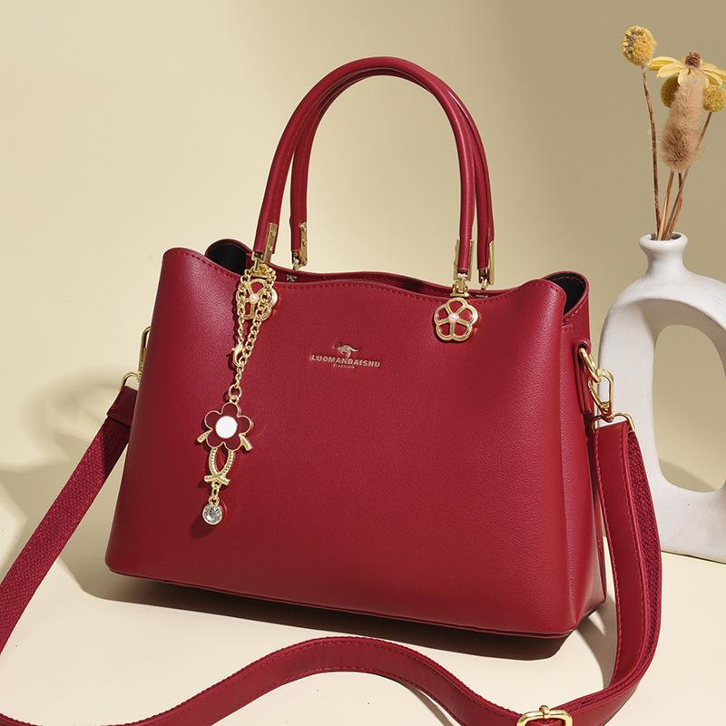 This Large-capacity Handbag Is A Stylish, Versatile and Niche Gift for Women
