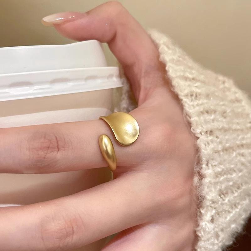 Female Niche Unique Irregular Ring