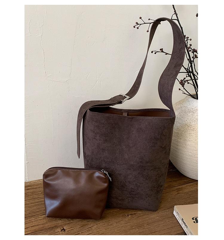 

Fashion large-capacity messenger bag women s 2025 new Korean version retro niche tote bag commuter shoulder mother and child bag
