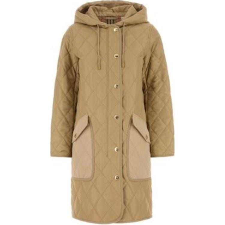 Burberry ar dimanta stepējumu un kapuci