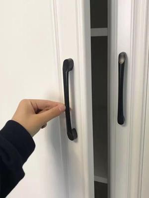 Modern European Black Handle for Cabinets and Wardrobes