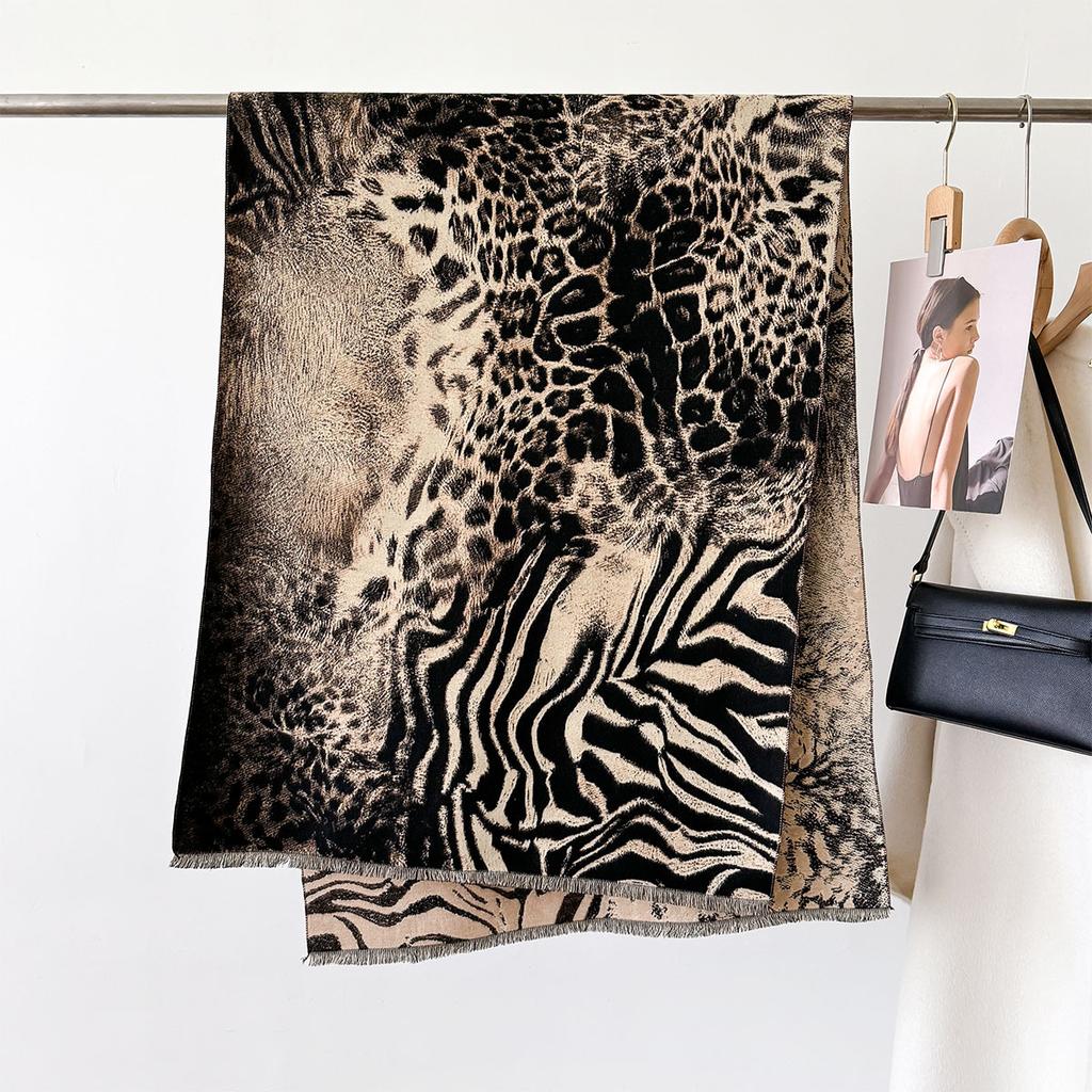 Leopard Print Scarf Thick Warm Fashion Double-sided Shawl Autumn Winter Scarves Bandana Wrap Neck Scarf Women Luxury Cachecol