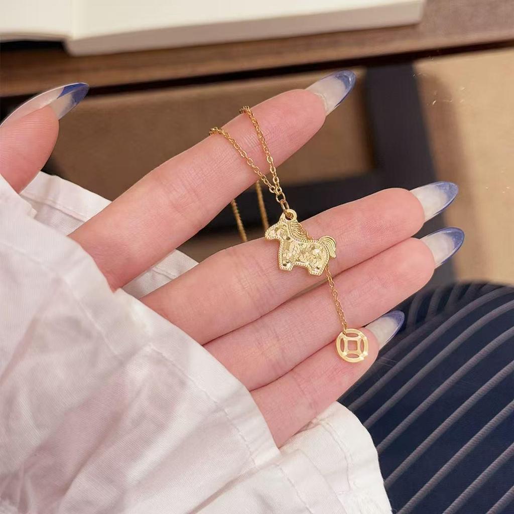 Nickel Silver Plated Crushed Ice Golden Horse Tassel Necklace: Zodiac Year of the Horse, High-End Feel.