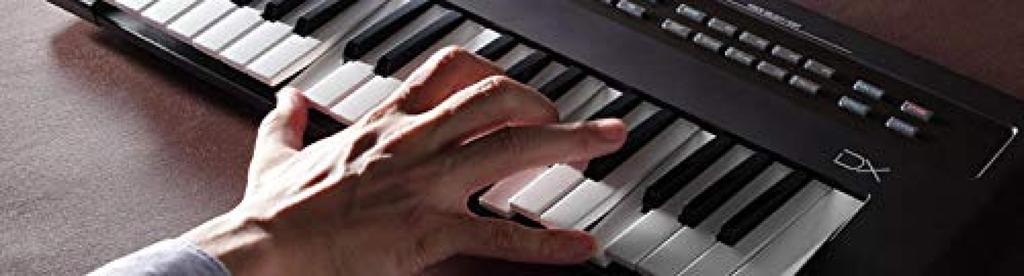 The Yamaha reface DX synthesizer features a sound engine with a focus on sound battery and compatibility with the Cubase LE music production