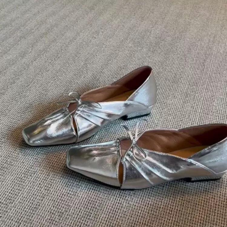 

Овчина~ Туфли Мэри Джейн с квадратным носком, плиссировкой и прорезями, женские, с бантом, темпераментные, на низком каблуке, одинарные туфли, с открытым верхом, маленькие кожаные туфли 40