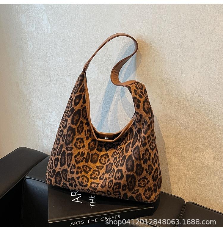Large-capacity Bag Women's 2025 New Fashion Versatile Casual Shoulder Underarm Bag Casual Commuter Leopard Print Tote Bag