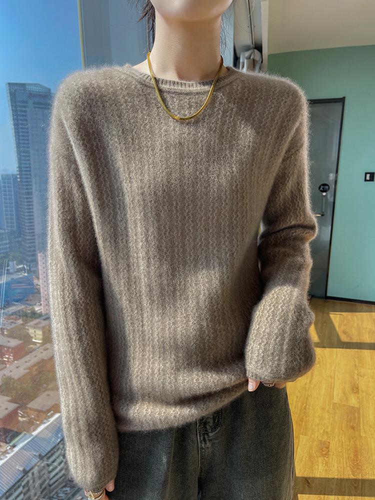 Women's Soft Wool Sweater: Cozy, Loose-Fit, Long-Sleeve, Round Neck - Perfect as a Thick Base Layer for Fall and Winter