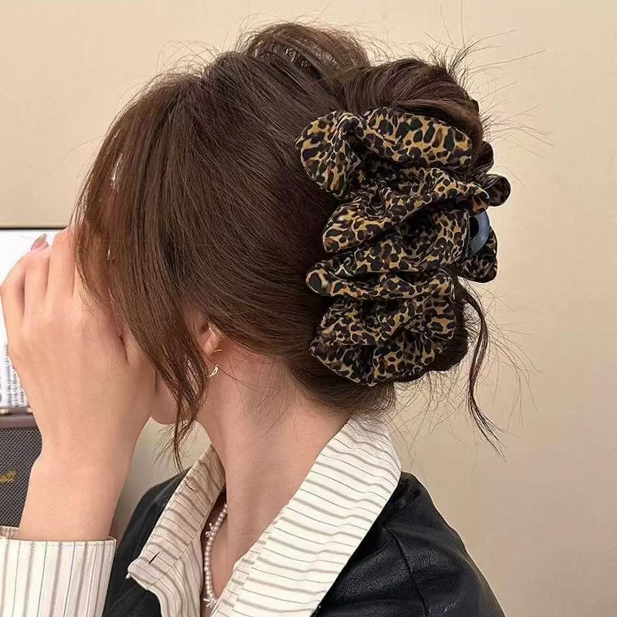 

1pc Leopard Print Hair Claws Fluffy Large Size Grab Clip for Women New Hair Clip with High-end Feel Coiled Hair Shark Clip Headband