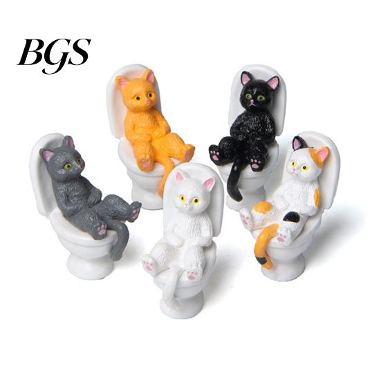 Figurine Funny Cat Spiritual Consolation PVC Vivid Animal Miniature Appearance Toilet Series Statue Party Supplies Garden