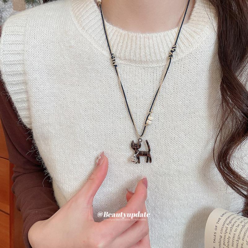 Resin kitten bell pendant necklace personalized fashion light luxury high sense sweater chain casual simple versatile neck chain